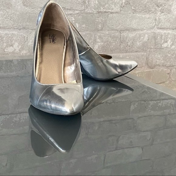SOLD | Mossimo Elegant Metallic Heels EUC - Picture 4 of 12